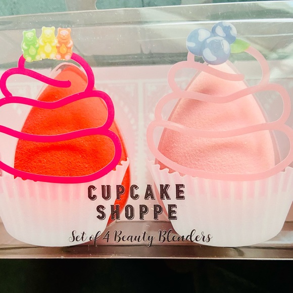FINAL PRICE MARKDOWN!/Cupcake Shoppe Set Of 4 Beauty Blender Sponges! - Picture 4 of 10